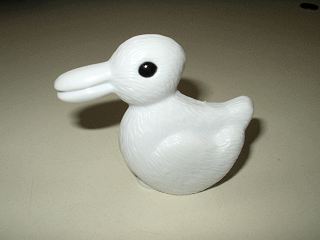 ¿Es un pato en su posición habitual, o es un conejo acostado de espaldas?